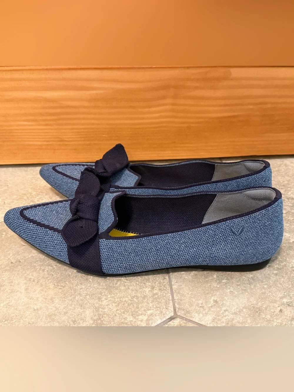 Vivaia Pointed Toe Bow Chambray Slip On Loafers Flats Women’s size 38/7-7.5